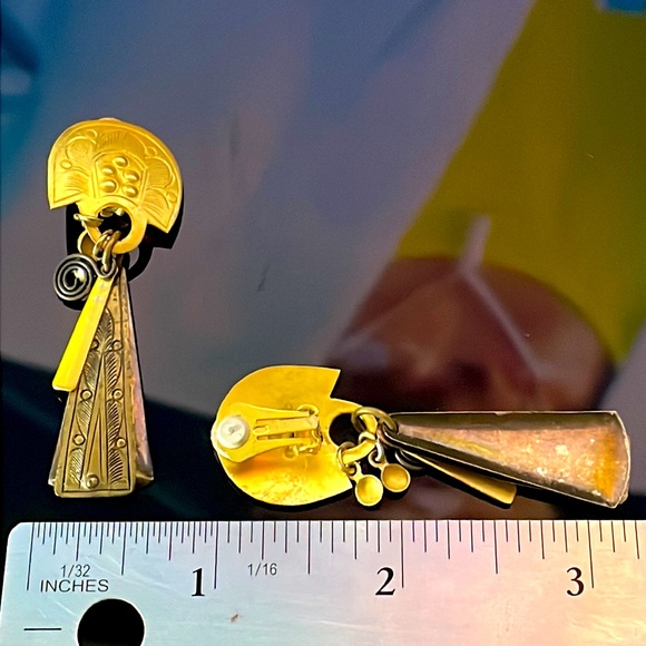 Gold Dangle Earring Pair - Picture 5 of 8